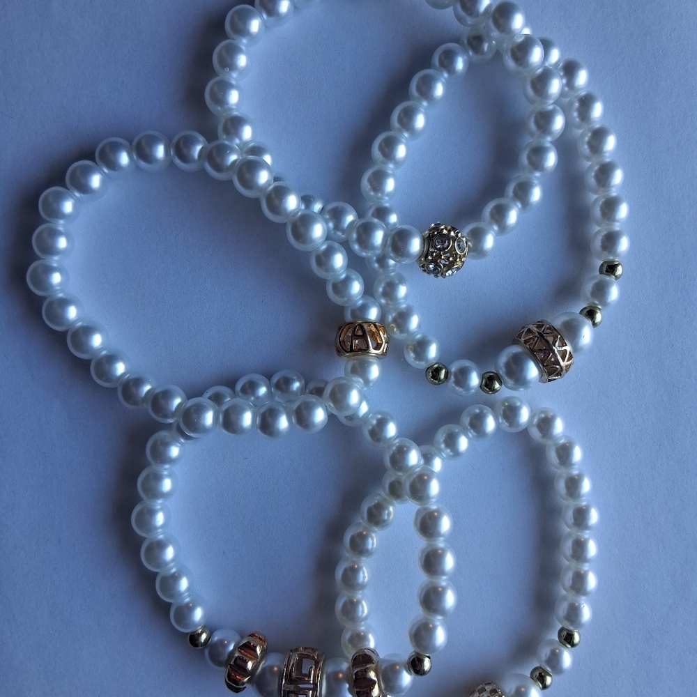 Hand Crafted Faux Pearl and Gold Bracelet - Picture 6 of 7